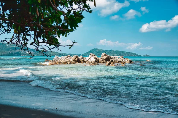 Vuoto Calma Mezzaluna Sabbiosa Kalim Bay Spiaggia Con Turchese Blu Foto Stock Royalty Free
