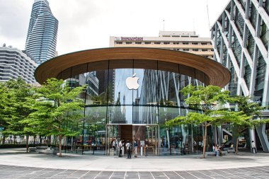Bangkok, Tayland 04.28.2021 Merkez Dünya Alışveriş Merkezi Bangkok 'taki 2. Elma Mağazası