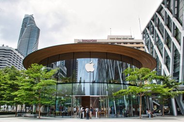 Bangkok, Tayland 04.28.2021 Merkez Dünya Alışveriş Merkezi Bangkok 'taki 2. Elma Mağazası