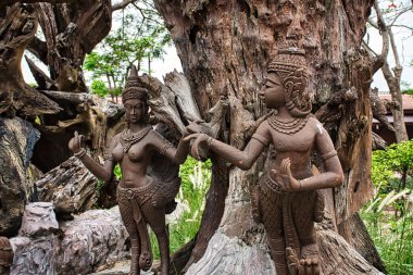 Bangkok, Tayland 04.04.2021 Antik Siyam veya Antik Şehir veya Mueang Boran, 116 ünlü anıt ve mimari etkinliğin yer aldığı dünyanın en büyük açık hava müze parkı.