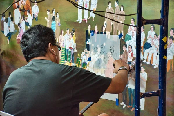 Bangkok Thailand 2021 Aziatische Kunstenaar Herstelt Traditionele Schilderkunst — Stockfoto