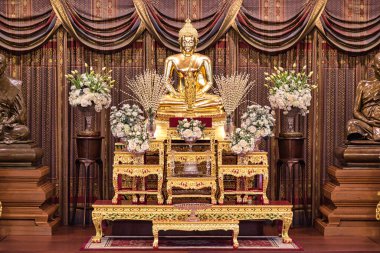 Bangkok, Tayland 7 Nisan 2021 Bangkok, Bangkok 'un Phasi Charoen ilçesindeki Wat Paknam tapınağındaki Maharatchamongkol Büyük Pagoda' daki inanılmaz modeller, modeller, heykeller.