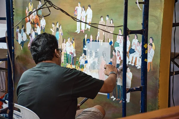 Bangkok Thailand April 2021 Aziatische Kunstenaar Herstelt Traditionele Schilderkunst — Stockfoto