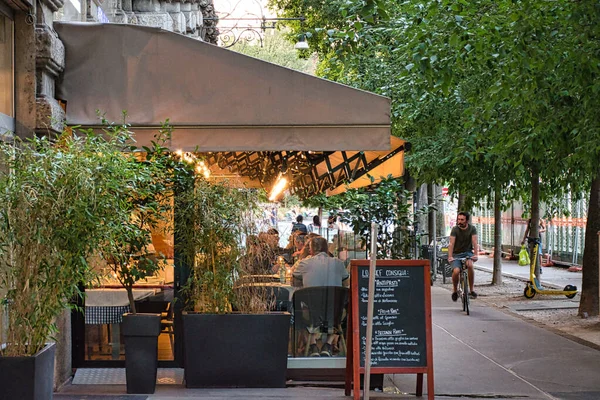 Milan Italy 2021People Tourist Having Dinner Old Traditional Italian Restaurant — Stock Photo, Image