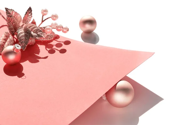 Золоті Чорні Різдвяні Дрібнички Гілочки Ягоди Різдвяні Прикраси Рожевому Папері — стокове фото
