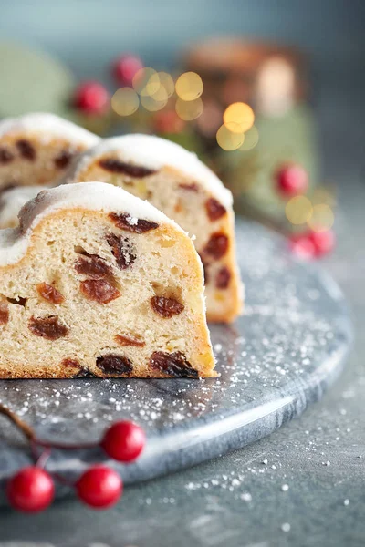 Natale Stollen Sfondo Bianco Blu Festivo Con Bacche Luci Natale — Foto Stock