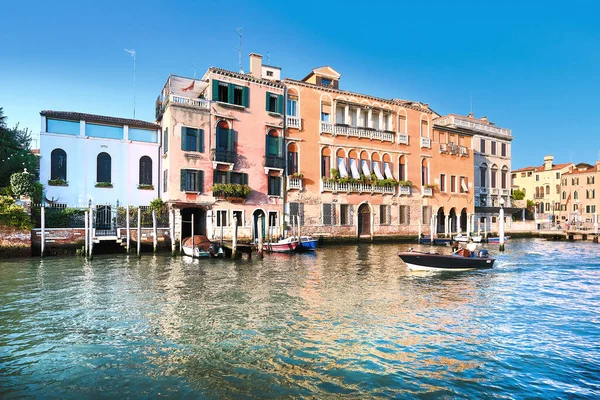 Venecia Italia Septiembre 2020 Barco Motor Gran Canal Través Partes —  Fotos de Stock