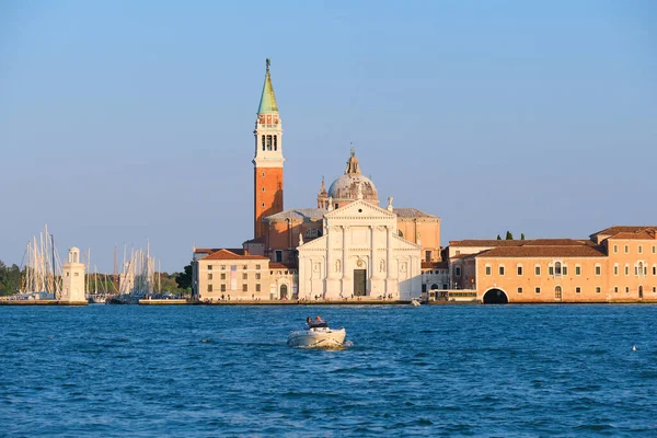 Venecia Italia Septiembre 2020 Barco Motor Que Lleva Gente Isla —  Fotos de Stock