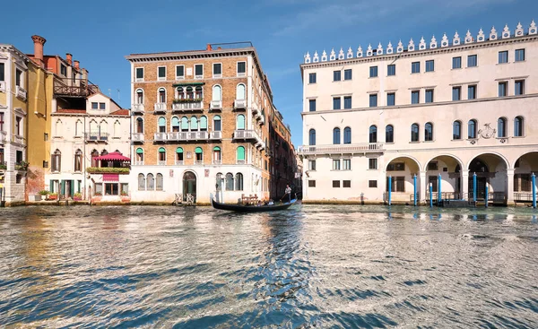 Venecia Italia Septiembre 2020 Gondolier Transporta Turistas Góndola Por Gran — Foto de Stock