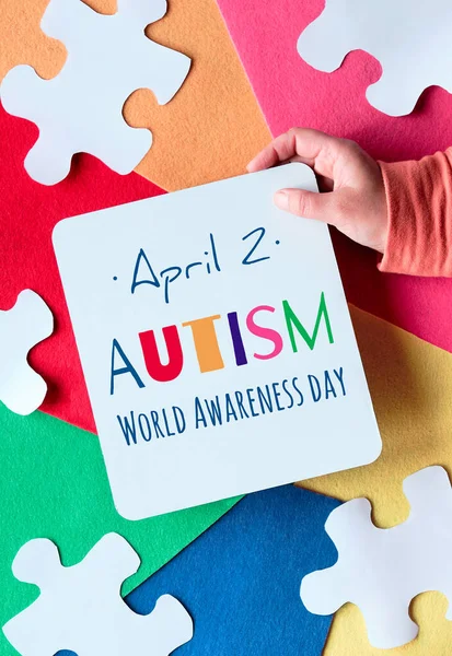 Manos Sosteniendo Página Con Texto Abril Autismo Día Mundial Conciencia — Foto de Stock