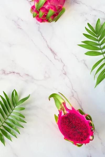 Креативная Плоская Планировка Свежими Органическими Розовыми Плодами Драгона Питайи Питахайи — стоковое фото