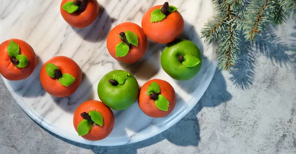 Manzanas Esponja Mazapán Verdes Rojas Sabroso Postre Verdadero Favorito Otoño — Foto de Stock