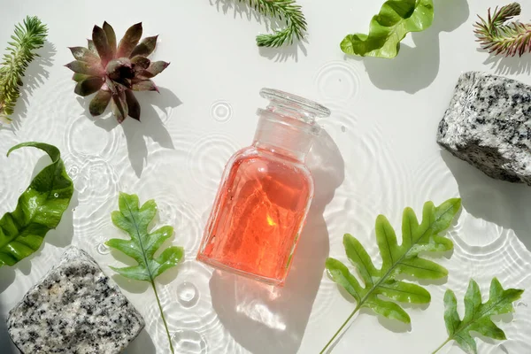Water Achtergrond Cosmetische Huidverzorging Moisturizer Oranje Gel Chemische Glazen Fles — Stockfoto