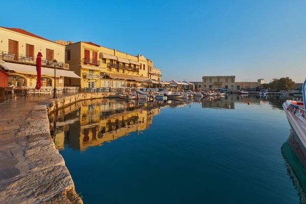 Rakpart Történelmi Kikötő Rethymno Reggeli Nap Hajók Kikötőben Még Mindig — Stock Fotó