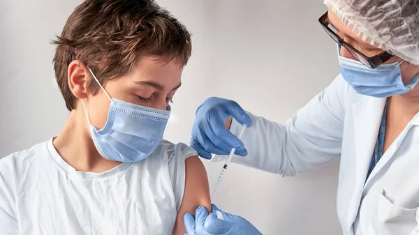 Vacunación Adolescentes Concepto Vacuna Contra Coronavirus Gripe Sarampión Médico Médico — Foto de Stock