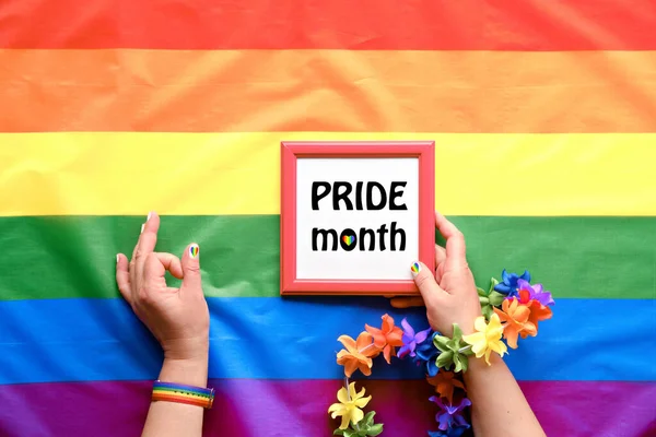 Text Pride Month Enkel Minimal Hbt Stolthet Inredning Händerna Med — Stockfoto