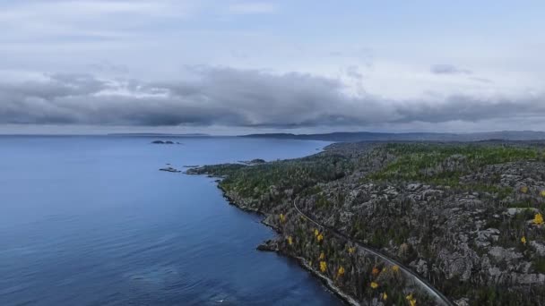 Vista Del Dron Sobre Orilla Del Lago Superior Panorama Aéreo — Vídeos de Stock
