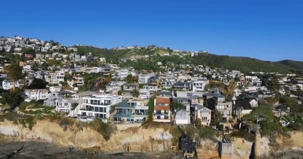 Drone Takes Pacific Coastal Area Aerial Footage Laguna Beach California — Stock Video