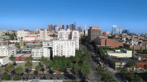 Letecké Panoramatické Záběry Wilshire Boulevard Jasného Slunečného Dne Bezpilotní Pohled — Stock video