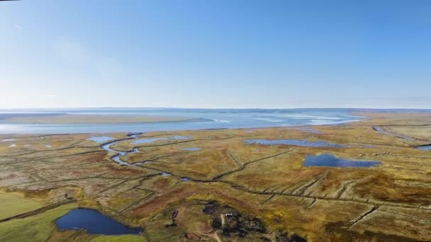 Flygfoto över bukten av Fundy på en solig dag, drönare skott, Nova Scotia, Kanada — Stockvideo