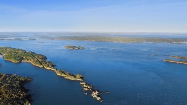 Drohnenpanorama von Bay of Fundy und Campobello Island, New Brunswick, Kanada, Luftaufnahme der Head Harbour Lightstation — Stockvideo