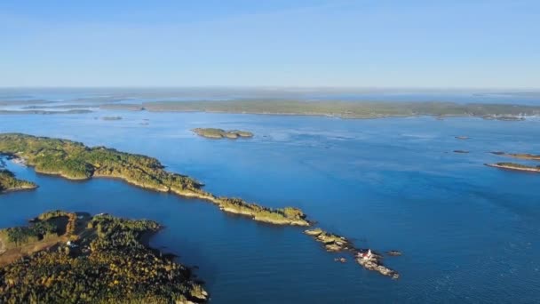 Fundyと島の湾の空中ビデオCampobello,ニューブランズウィック州,カナダ,ヘッドハーバーライトステーションのドローン映像 — ストック動画