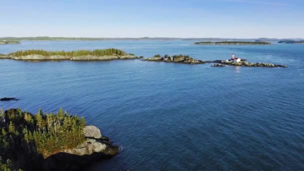 Αεροκάμερα Appoaches Head Harbour Lighthouse Ένα Ηλιόλουστο Βράδυ Drone View — Αρχείο Βίντεο