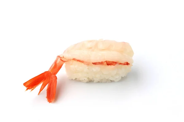 Sushi z surowych krewetek izolowanych na białym tle — Zdjęcie stockowe
