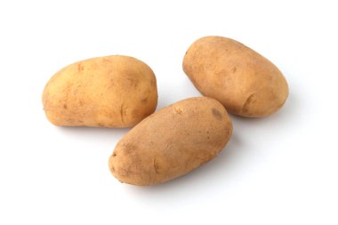 Patatesler beyaz arkaplanda izole