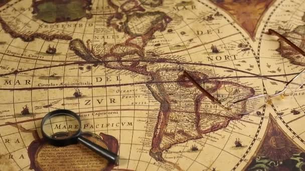 Harita Işaretleri Yönleri Olan Eski Bir Vintage Haritayı Kapat — Stok video