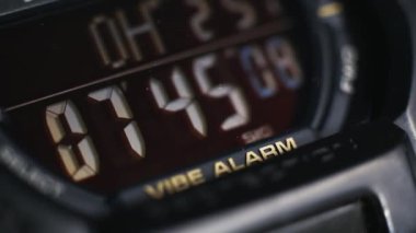 Taktiksel dijital saat yüz işlevini yerine getiren makro.