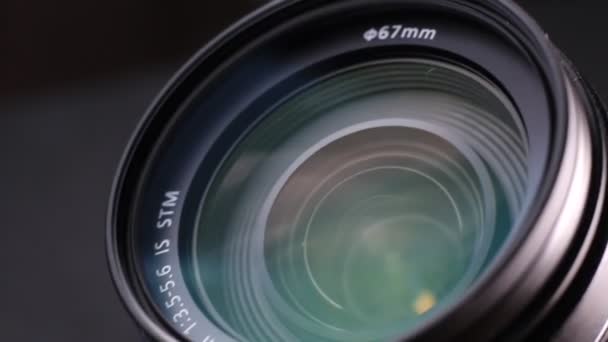 Close Uma Lente Zoom Câmera Digital Slr — Vídeo de Stock