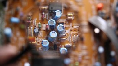 Bir devre kartının görüntülerini kapat