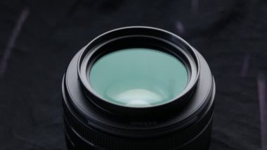 Kamera merceğindeki silikon jel boncuklar. 