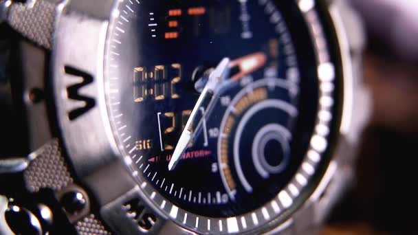 Macro Close Van Een Functionerend Tactisch Digitaal Horloge — Stockvideo