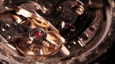 Eski Klasik Saat Çalışıyor ve Otomatik Hareket Çalışıyor