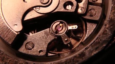 Eski Klasik Saat Çalışıyor ve Otomatik Hareket Çalışıyor