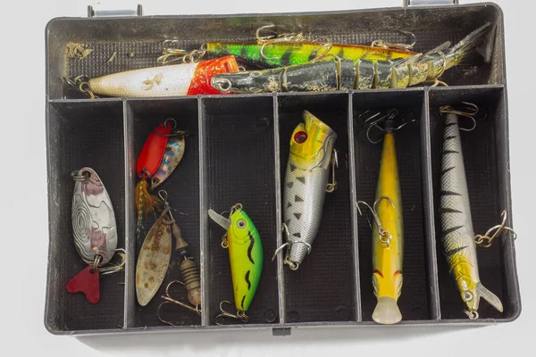 Caja con señuelos de pesca para peces depredadores. — Foto de Stock