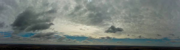 Панорама похмурого неба — стокове фото