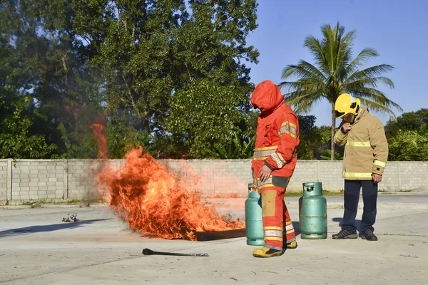 Practica ejercicios contra incendios — Foto de Stock