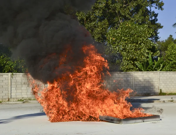 Antrenament de incendiu cu fundal exterior — Fotografie, imagine de stoc