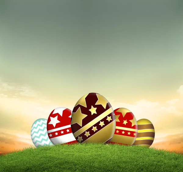Διακοσμημένα αυγά του Πάσχα στο γρασίδι με όμορφα χρώματα — Φωτογραφία Αρχείου