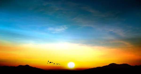 Céu bonito e pôr do sol — Fotografia de Stock