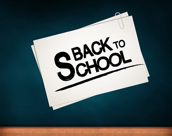 Вернуться в школу с письмом на школьной доске
