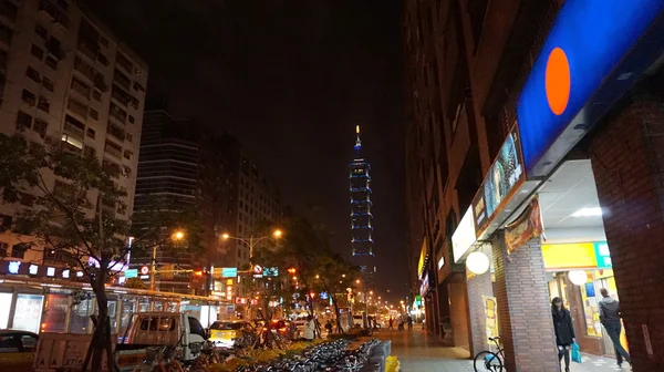 Taipei, Taiwan- februarie 2016: Taipei 101 clădire de reper pe timp de noapte — Fotografie, imagine de stoc