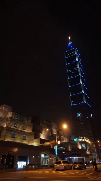 Тайбэй, Тайвань - февраль 2016 г.: Ночное здание 101 достопримечательности Тайбэя — стоковое фото