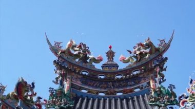 Tayvan Çin Tao tapınağında bir çatıda Asya Dragon
