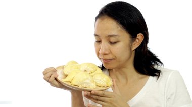 Asyalı kız kokulu kokulu durian. Tropikal alanının kokulu meyve