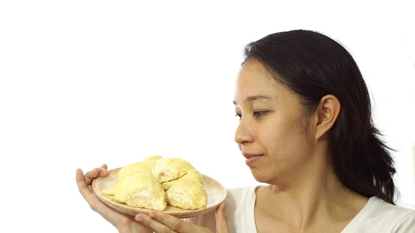 Asian girl smelling stinky durian. Smelly fruit of tropical area — Stock Photo, Image