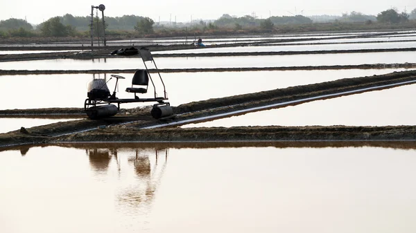 Machine at flower of sea salt in salt pan farm, salt field with — Stock Photo, Image